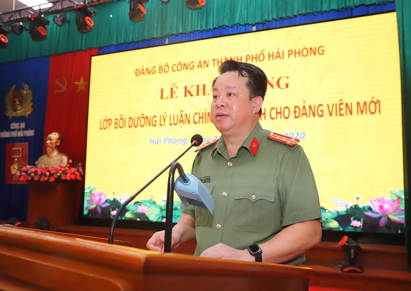 Khai giảng lớp bồi dưỡng lý luận chính trị cho 120 đảng viên mới